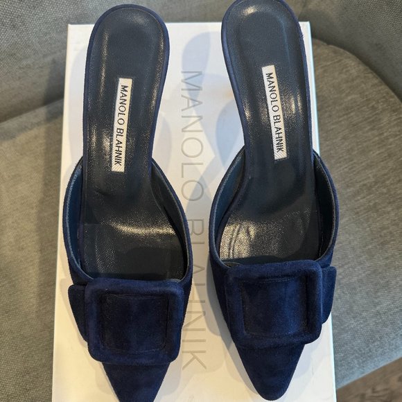 Manolo Blahnik Maysale 50 Navy Blue Suede Kitten Heel Mules - Picture 4 of 13